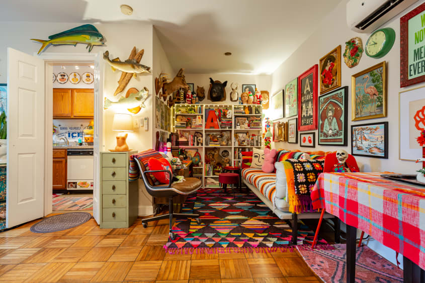 travel-writer-s-450-square-foot-studio-apartment-apartment-therapy